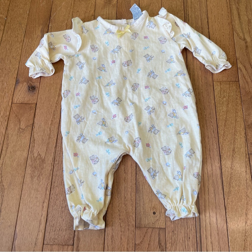 VTG LITTLE LINDSEY YELLOW TEDDY BEAR GRAPHIC ONESIE SIZE 0/6 MONTHS